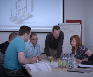 AURA-Mitarbeiter im Besprechungsraum